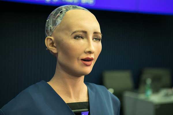 الروبوت صوفيا تشارك في منتدى شباب العالم 2019