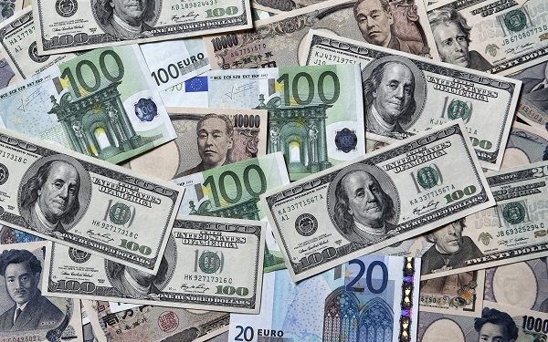 أسعار الدولار والعملات أمام الجنيه في البنوك اليوم الاثنين 25 يوليو 2022